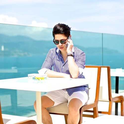 Chân dung ông xã điển trai, lịch lãm như soái ca của Mai Hồ Chân dung ông xã điển trai, lịch lãm như soái ca của Mai Hồ